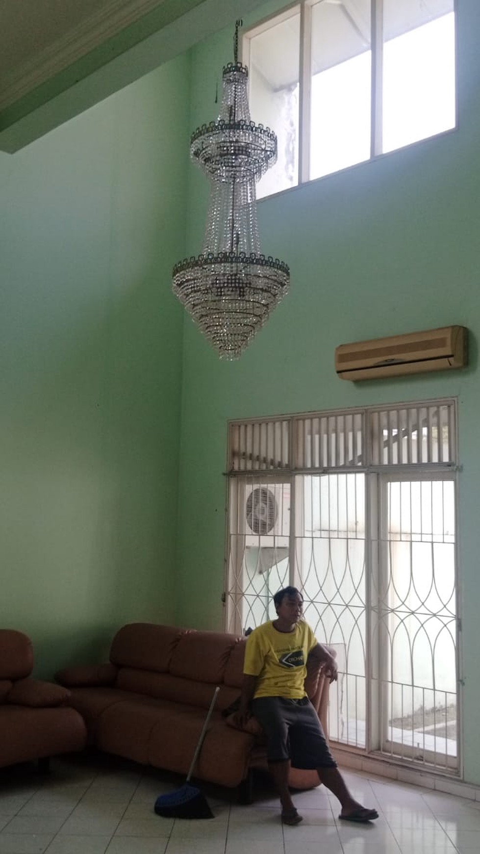 Rumah 2 lantai siap huni di Taman Himalaya, Kelapa Dua Tangerang