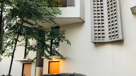 Rumah 2 Lantai Siap Huni dengan Hunian Nyaman dan Asri @Ciputat
