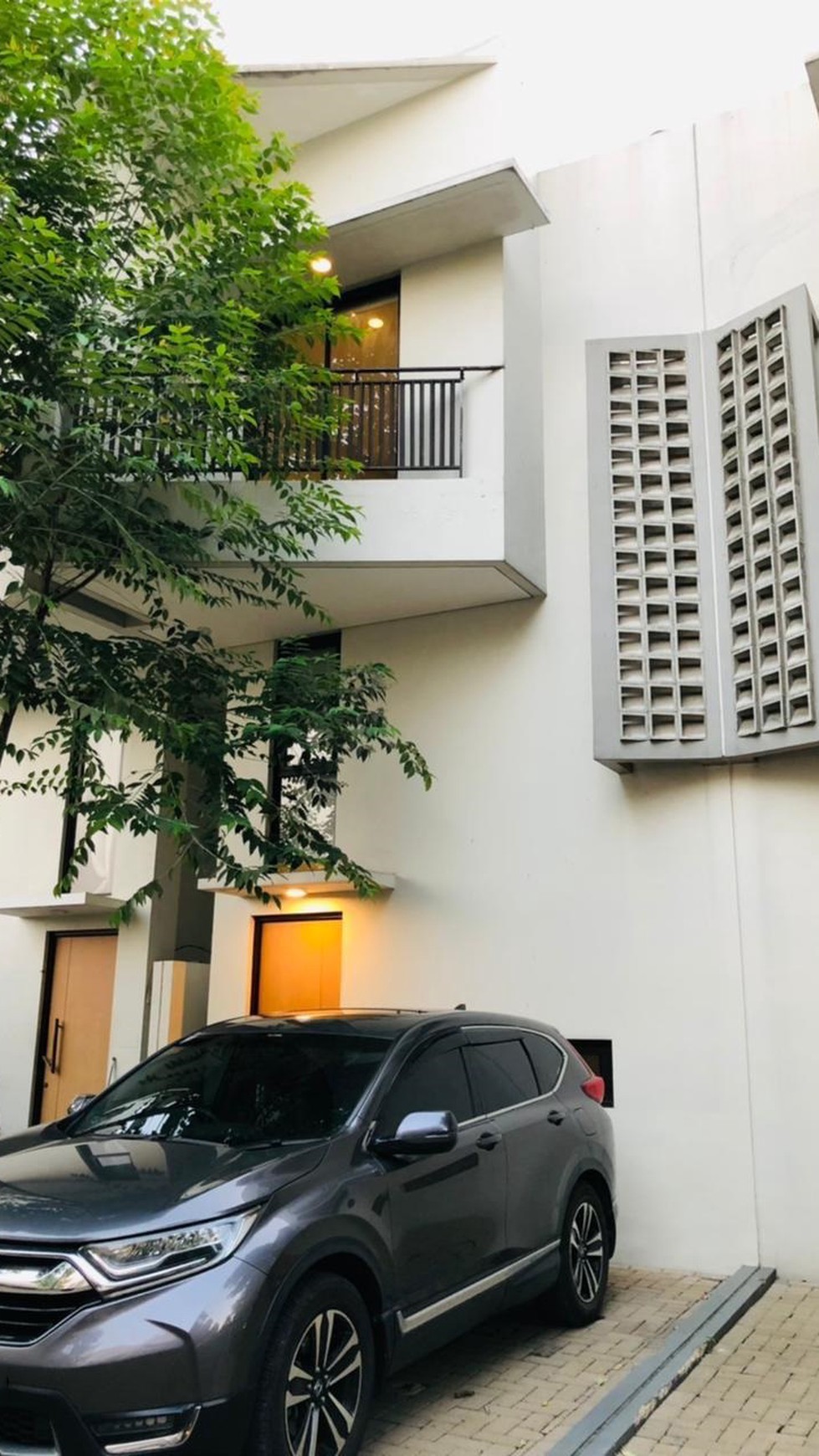 Rumah 2 Lantai Siap Huni dengan Hunian Nyaman dan Asri @Ciputat