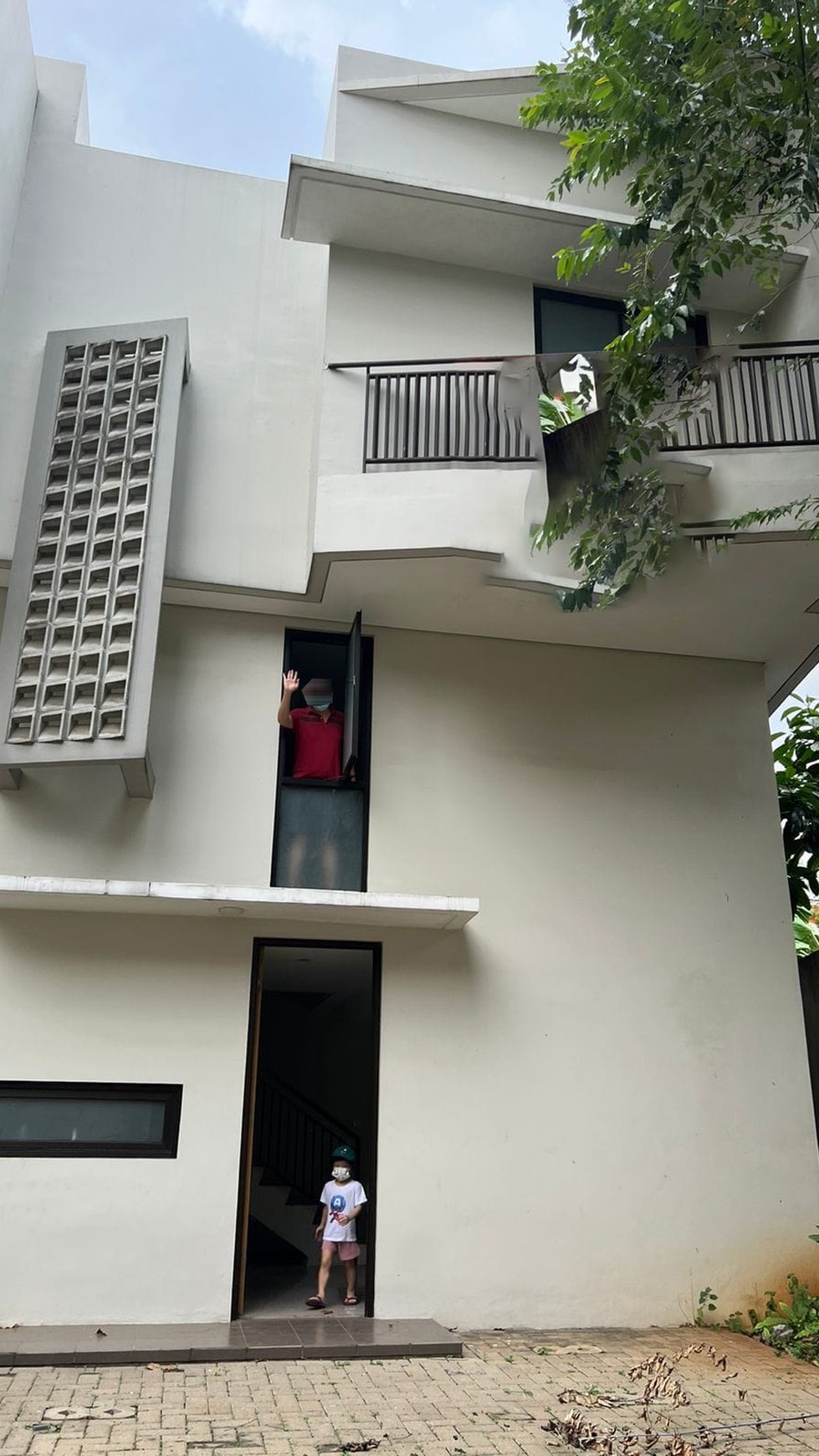 Rumah 2 Lantai Siap Huni dengan Hunian Nyaman dan Asri @Ciputat
