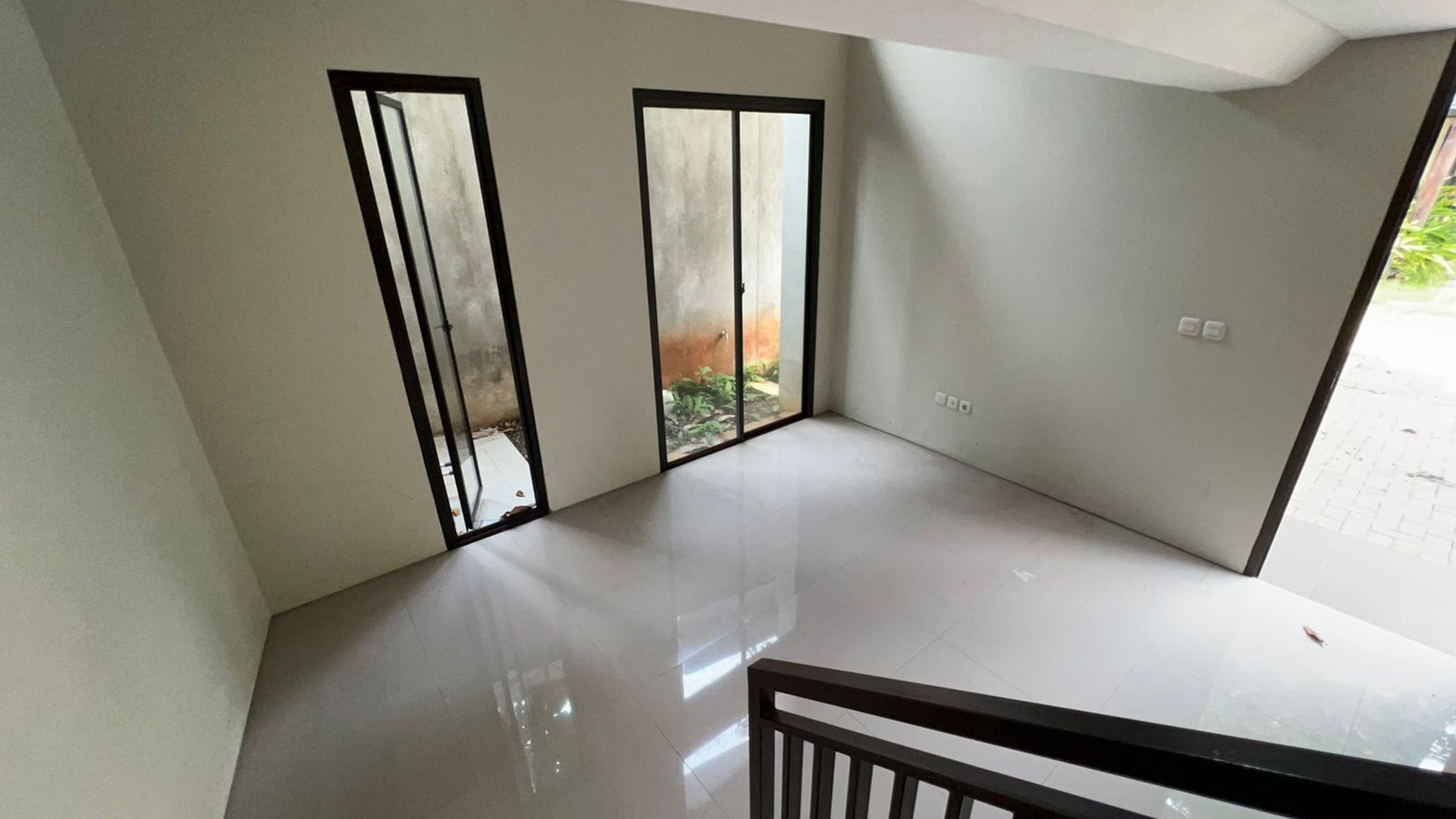 Rumah 2 Lantai Siap Huni dengan Hunian Nyaman dan Asri @Ciputat