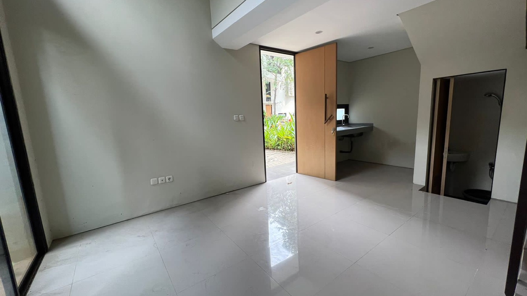 Rumah 2 Lantai Siap Huni dengan Hunian Nyaman dan Asri @Ciputat