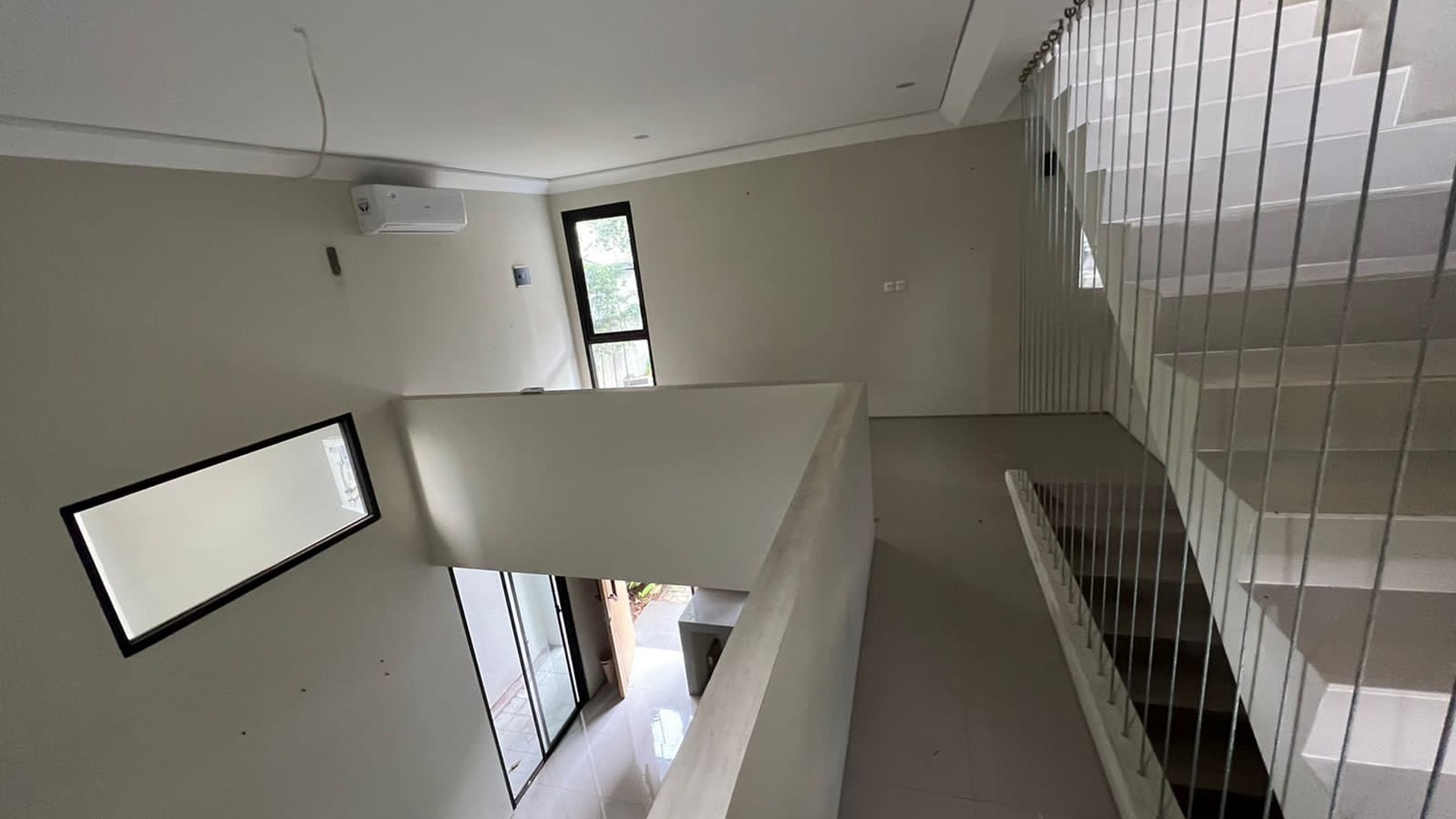 Rumah 2 Lantai Siap Huni dengan Hunian Nyaman dan Asri @Ciputat