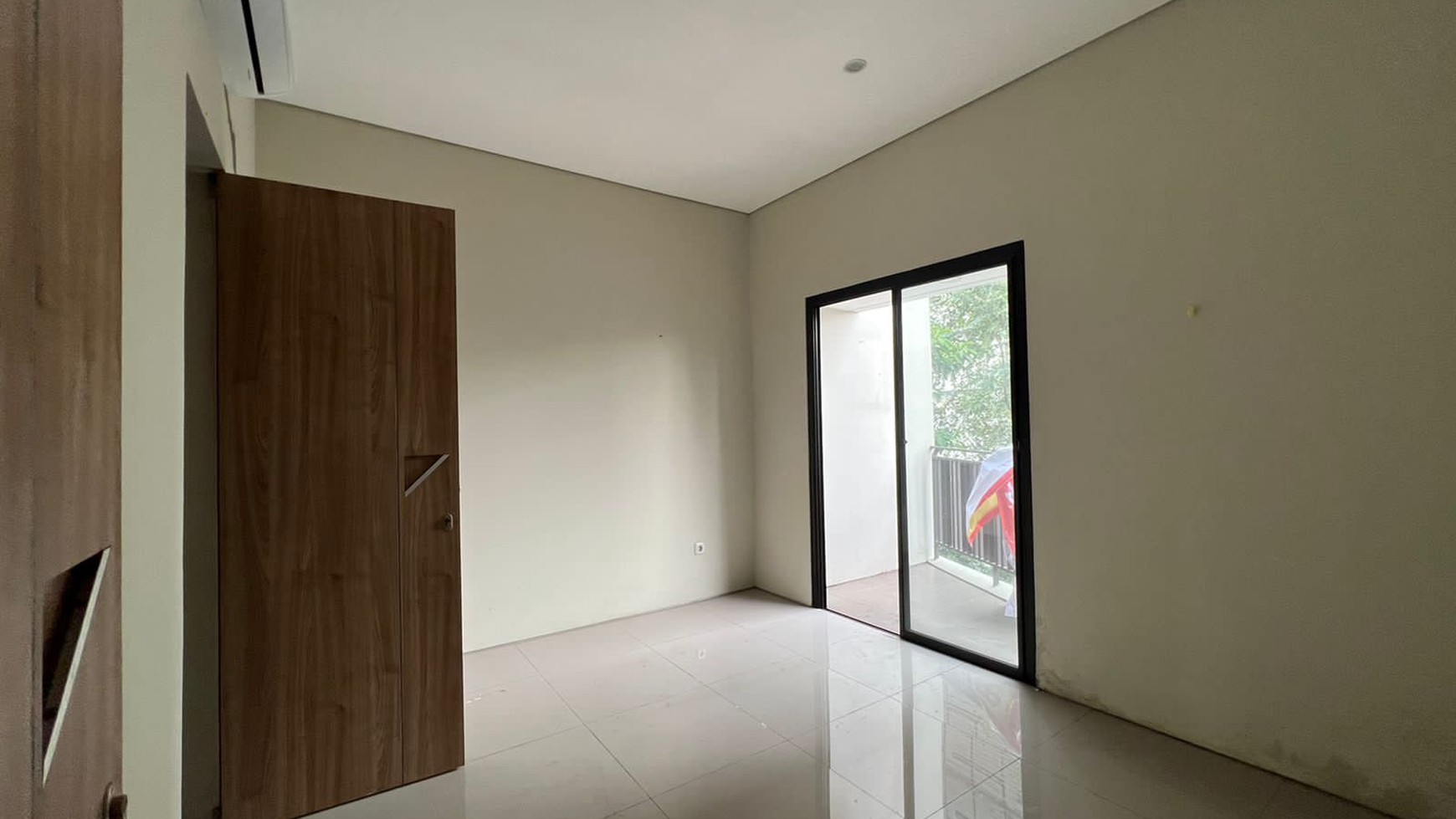 Rumah 2 Lantai Siap Huni dengan Hunian Nyaman dan Asri @Ciputat