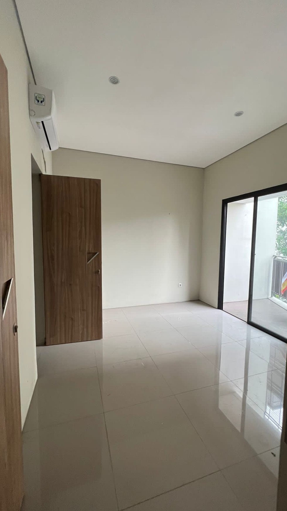 Rumah 2 Lantai Siap Huni dengan Hunian Nyaman dan Asri @Ciputat