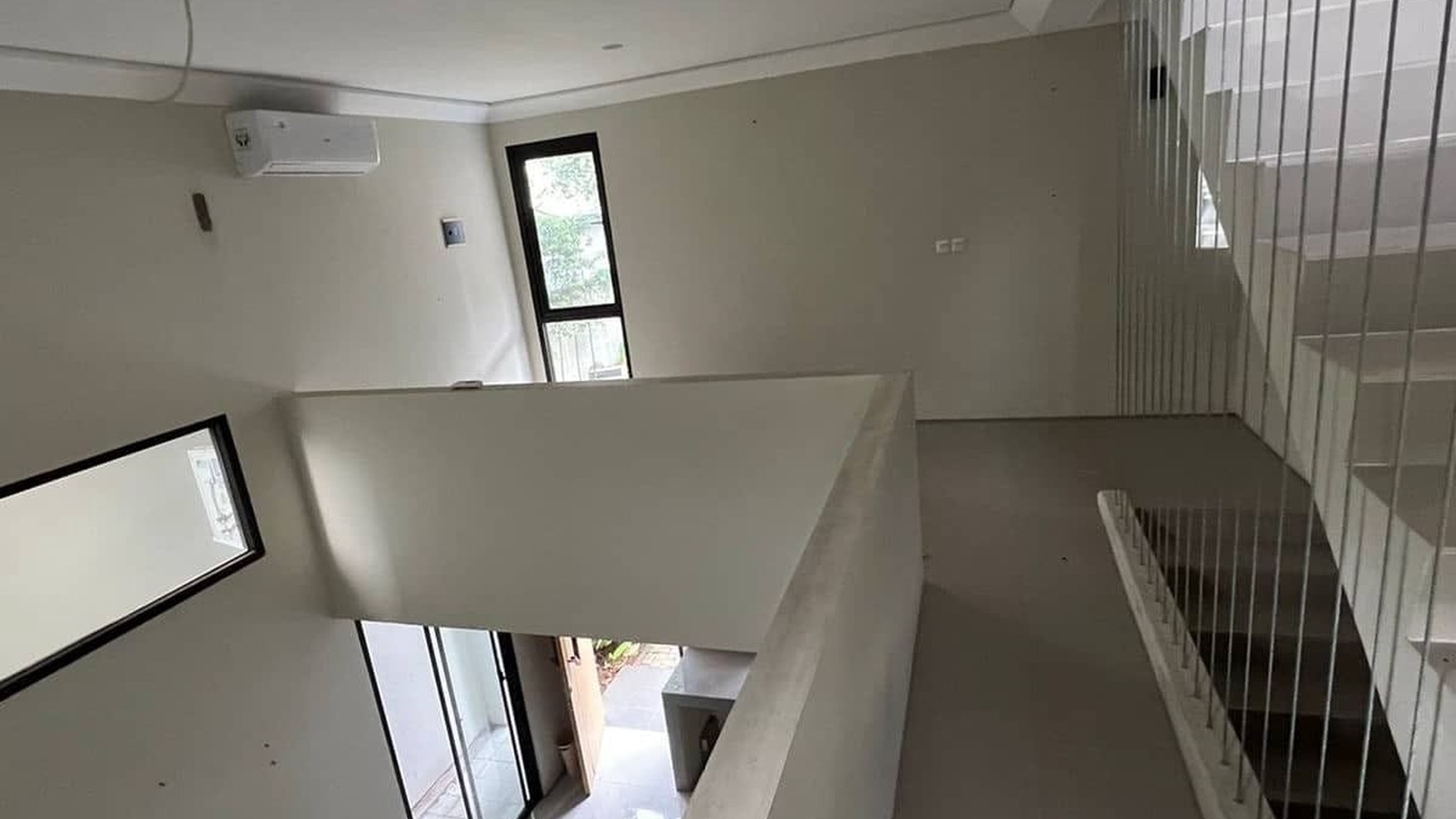 Rumah 2 Lantai Siap Huni dengan Hunian Nyaman dan Asri @Ciputat