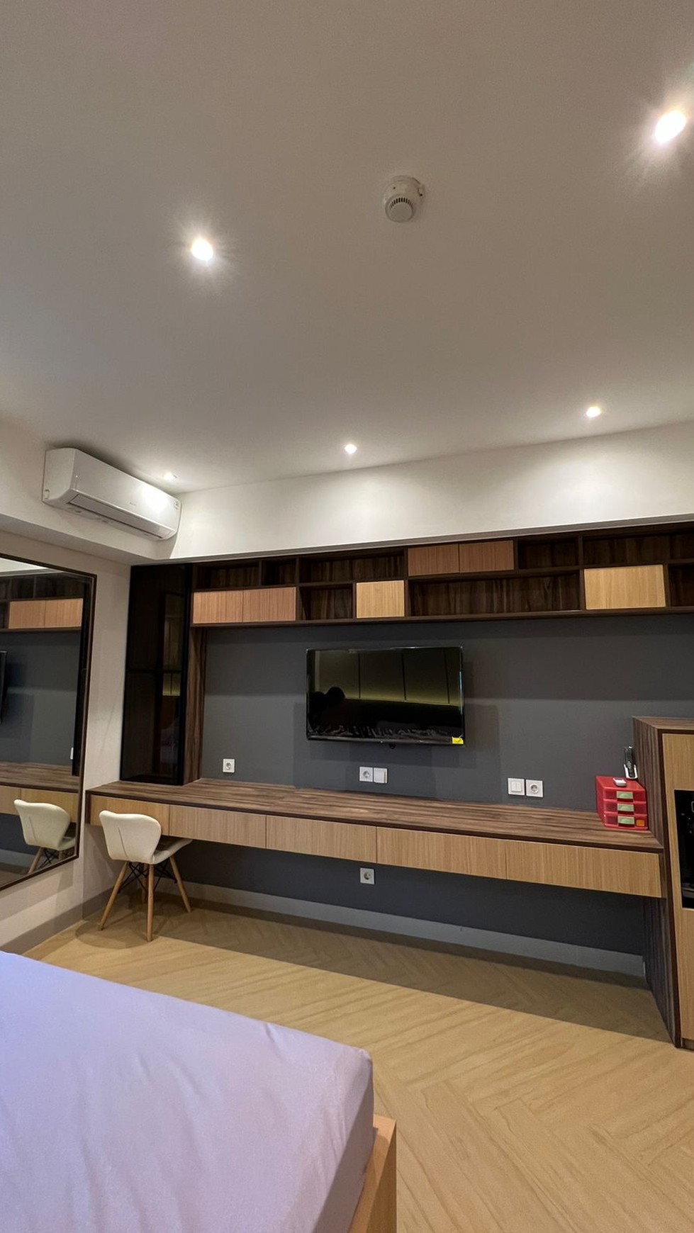 Dijual Full Furnished Apartemen Embarcadero, Tower Eastern Wing, Bintaro Sektor 9, Tangerang Selatan