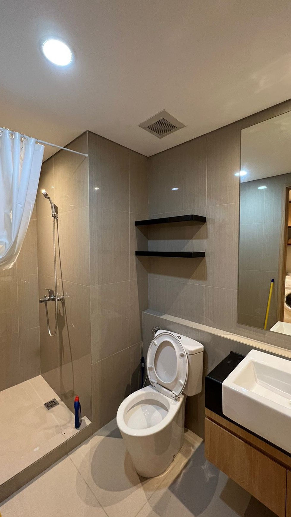 Dijual Full Furnished Apartemen Embarcadero, Tower Eastern Wing, Bintaro Sektor 9, Tangerang Selatan