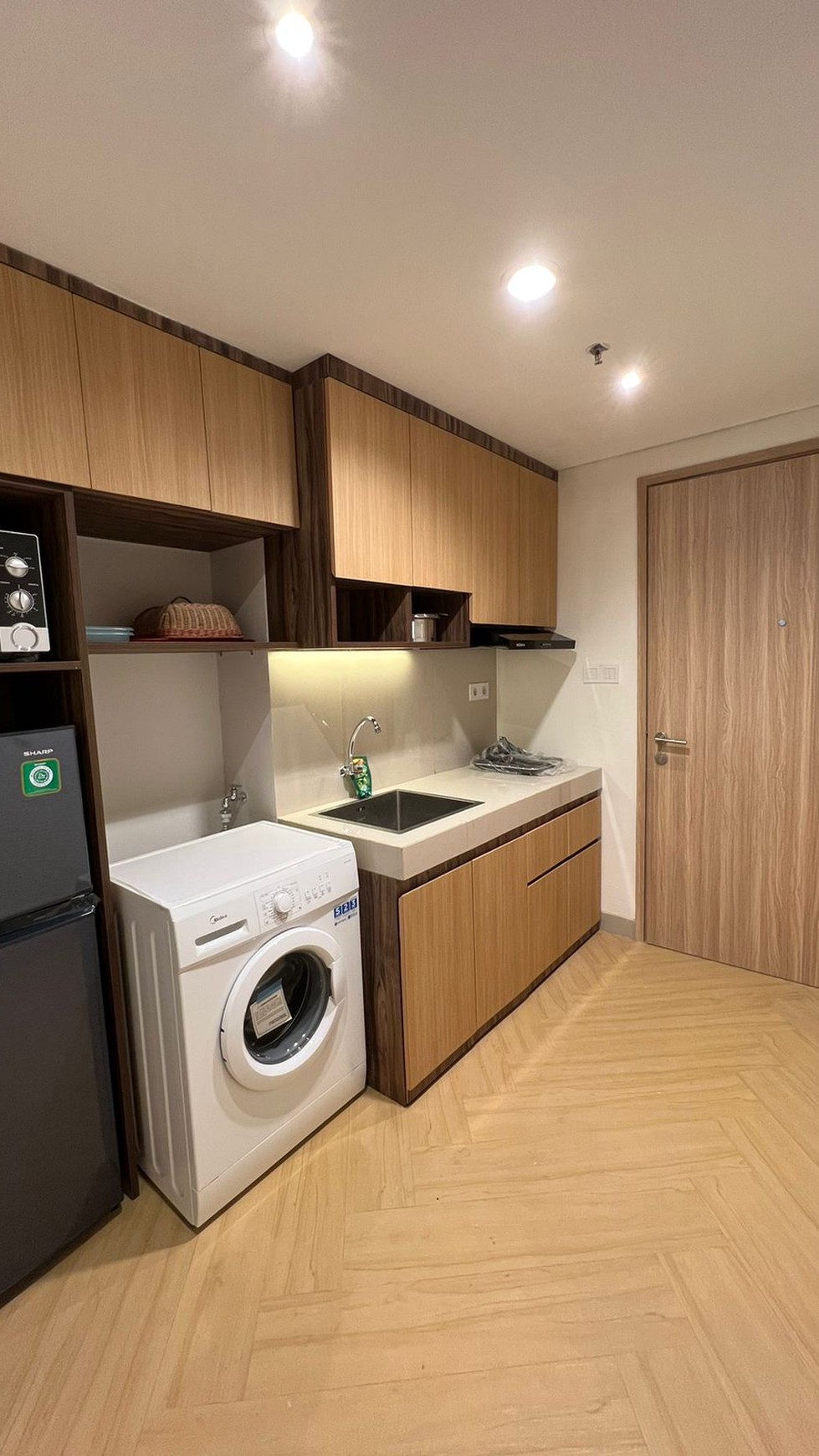 Dijual Full Furnished Apartemen Embarcadero, Tower Eastern Wing, Bintaro Sektor 9, Tangerang Selatan