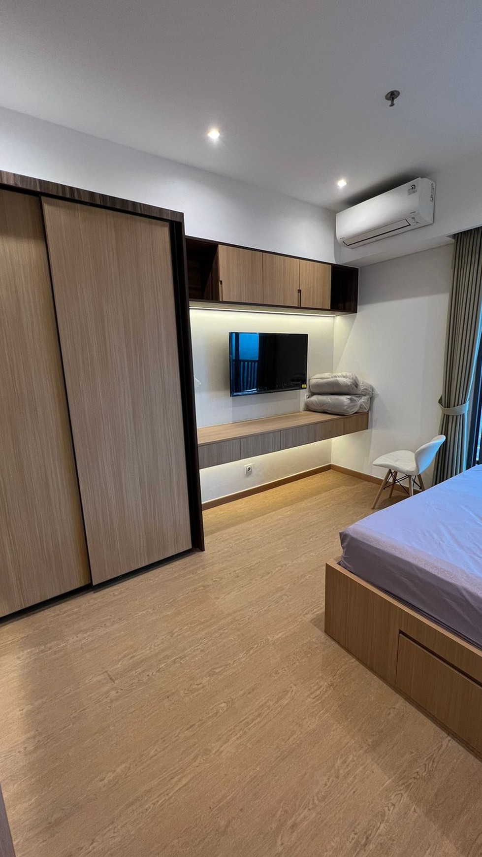 Dijual Full Furnished Apartemen Embarcadero, Tower Eastern Wing, Bintaro Sektor 9, Tangerang Selatan