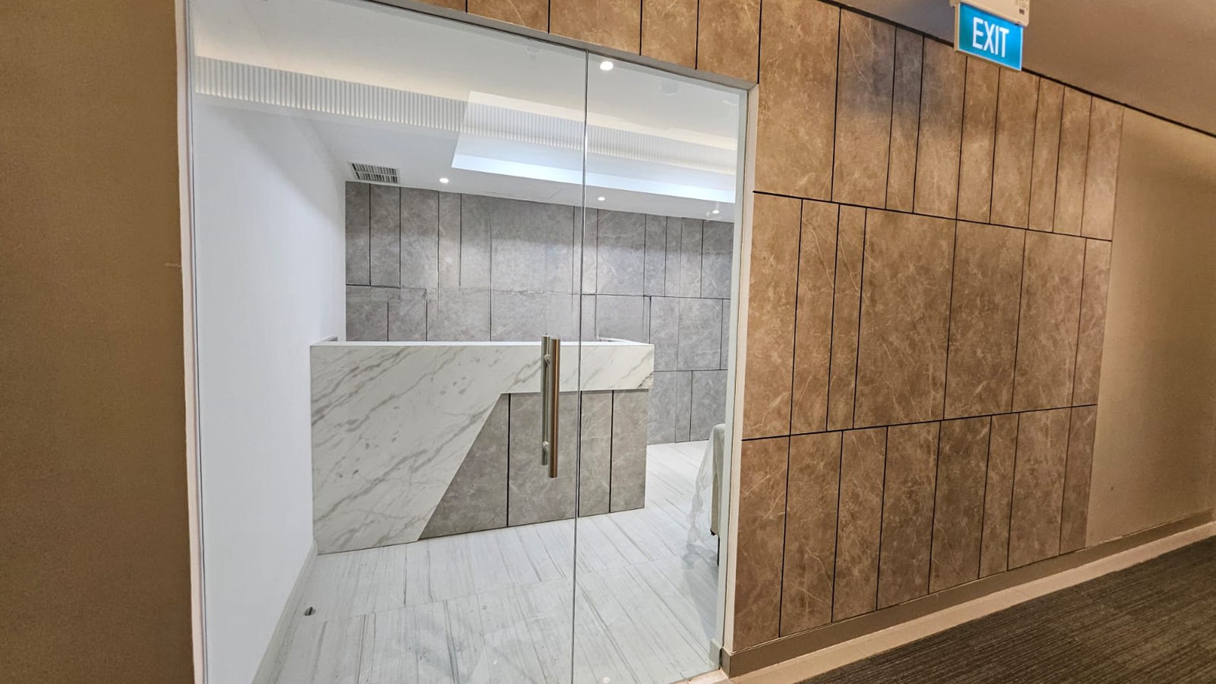 Dijual Kantor Tunjungan Plaza Office Tower Surabaya Pusat Kota Bonus Interior Modern Siap Huni