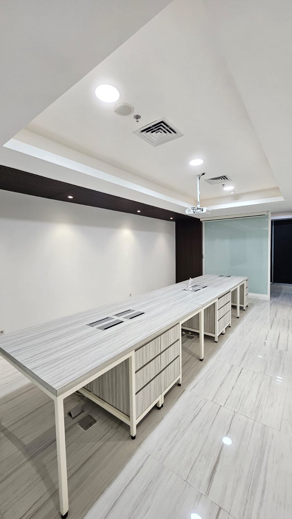 Dijual Kantor Tunjungan Plaza Office Tower Surabaya Pusat Kota Bonus Interior Modern Siap Huni