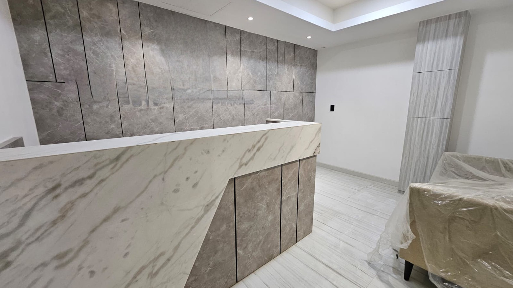 Dijual Kantor Tunjungan Plaza Office Tower Surabaya Pusat Kota Bonus Interior Modern Siap Huni