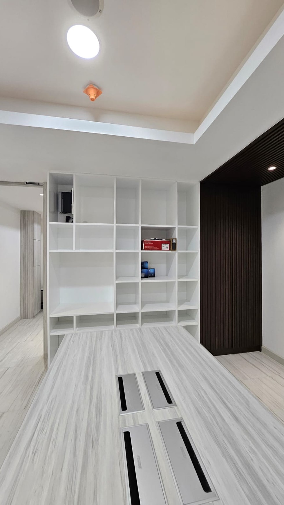 Dijual Kantor Tunjungan Plaza Office Tower Surabaya Pusat Kota Bonus Interior Modern Siap Huni