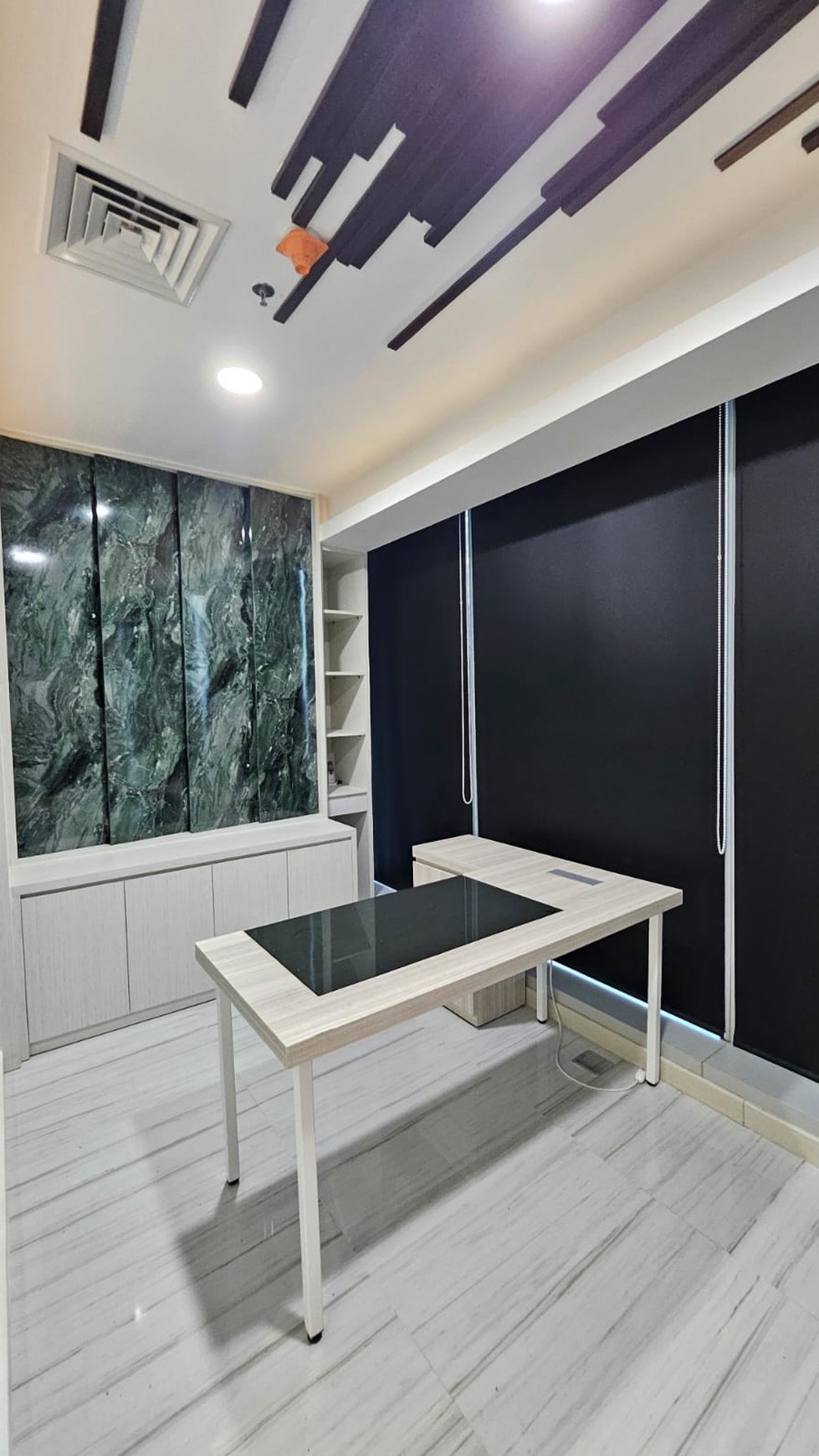 Dijual Kantor Tunjungan Plaza Office Tower Surabaya Pusat Kota Bonus Interior Modern Siap Huni