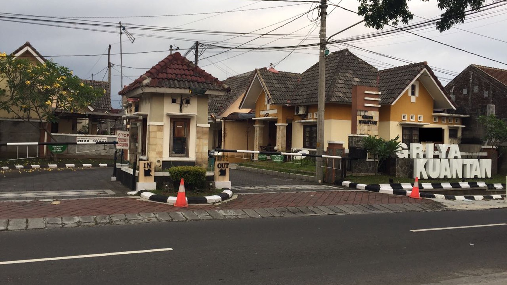 RUMAH DIJUAL DI GRIYA KUANTAN, JL. KEBON AGUNG, MLATI, SLEMAN.
