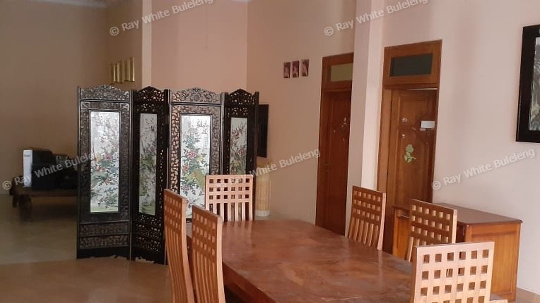 HUGE SHOPHOUSE IN SINGARAJA