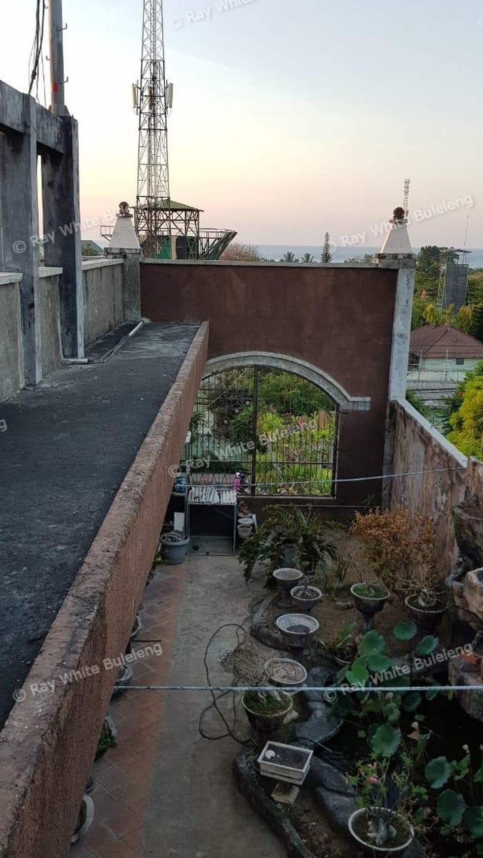 HUGE SHOPHOUSE IN SINGARAJA