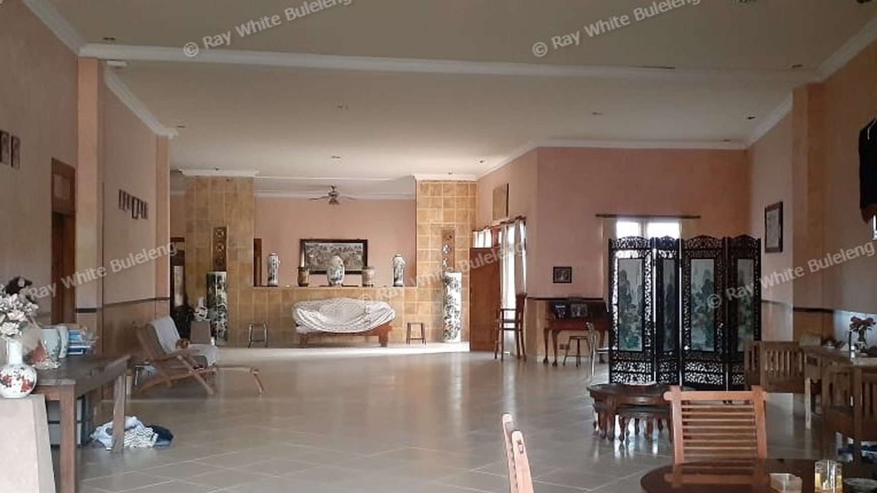 HUGE SHOPHOUSE IN SINGARAJA