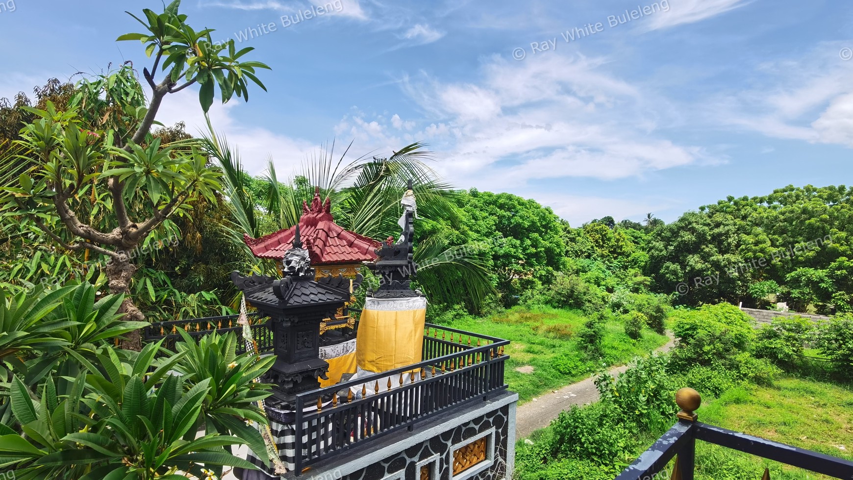 2 Floors House With Stunning View in Singaraja City