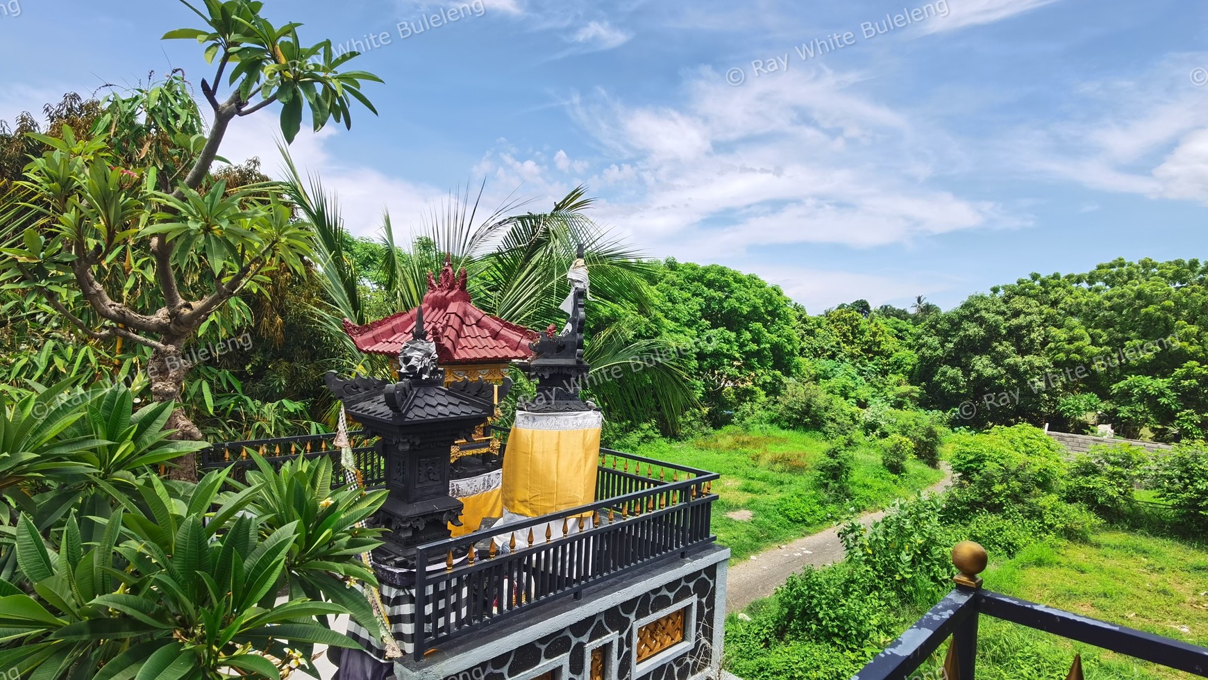 2 Floors House With Stunning View in Singaraja City
