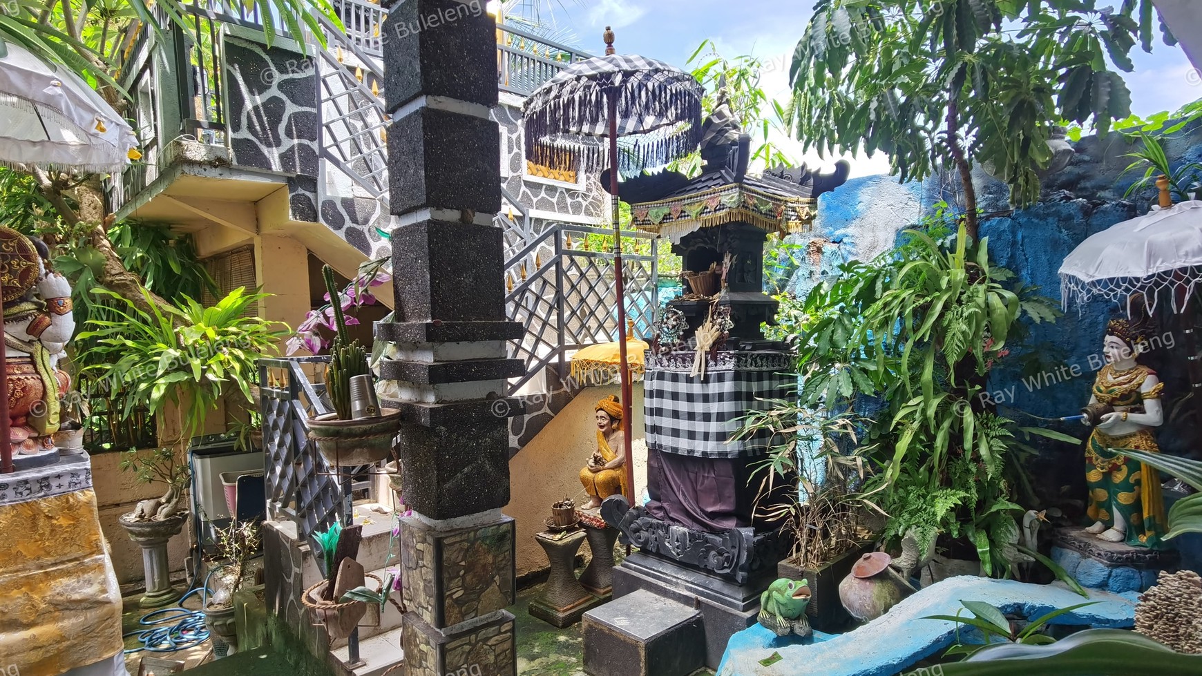 2 Floors House With Stunning View in Singaraja City