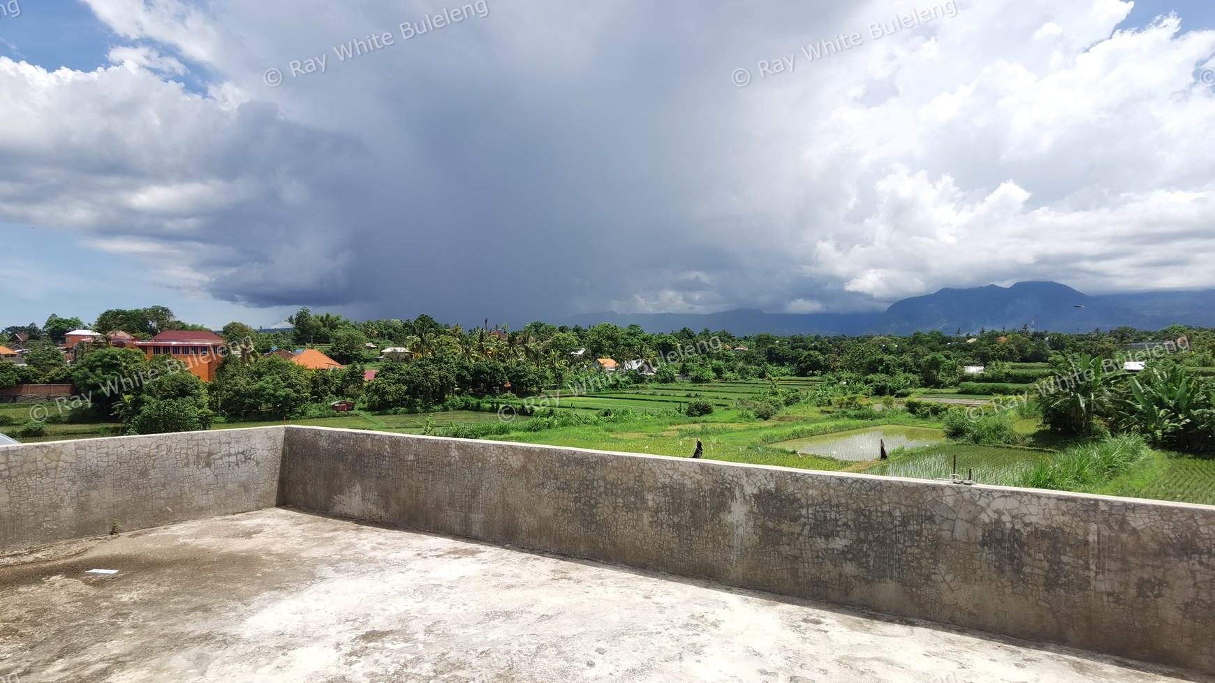2 Floors House With Stunning View in Singaraja City