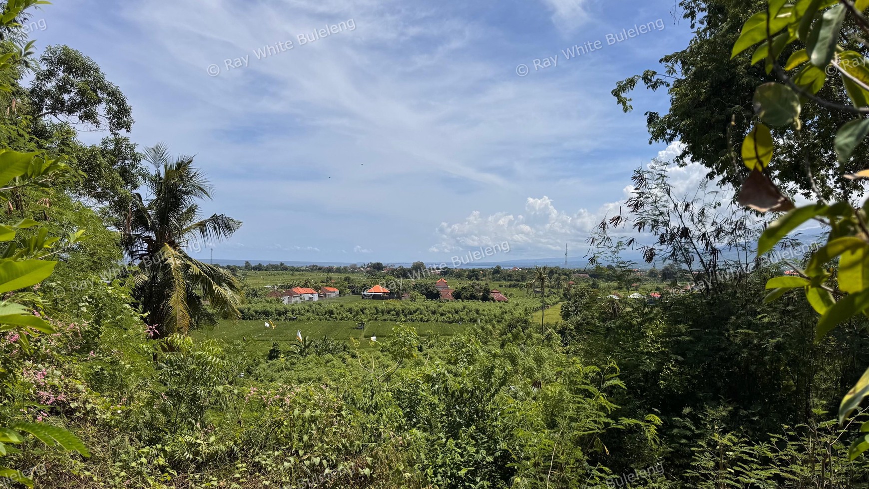 Prime Beachside Land for Sale - Stunning Views & Strategic Location