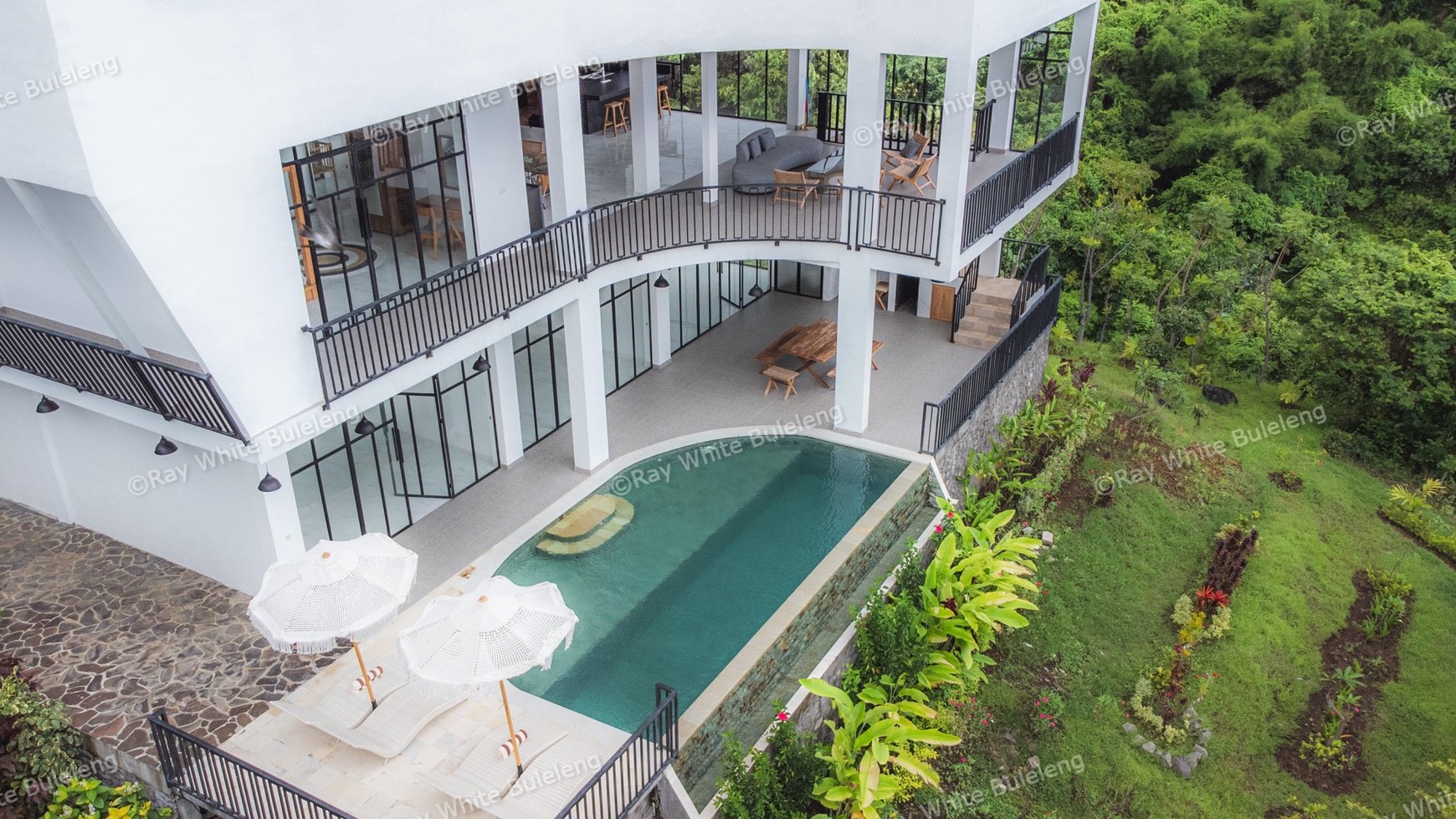 Exclusive Villa With Exquisite Ocean View In Lovina