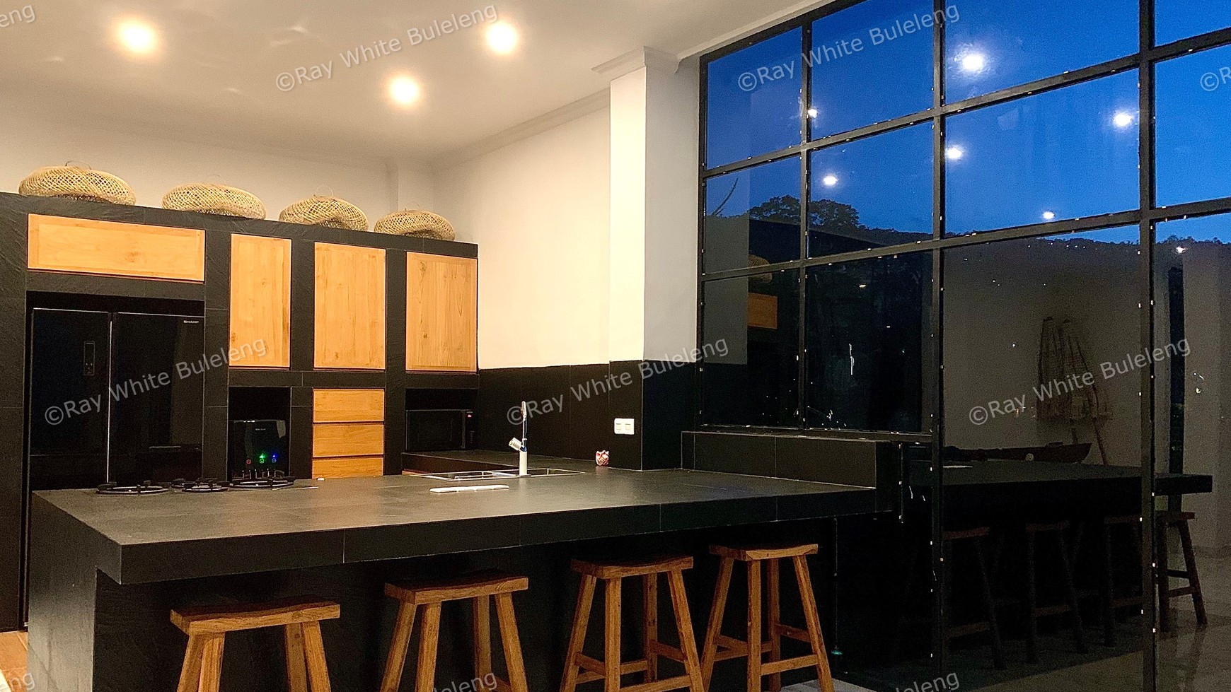 Exclusive Villa With Exquisite Ocean View In Lovina