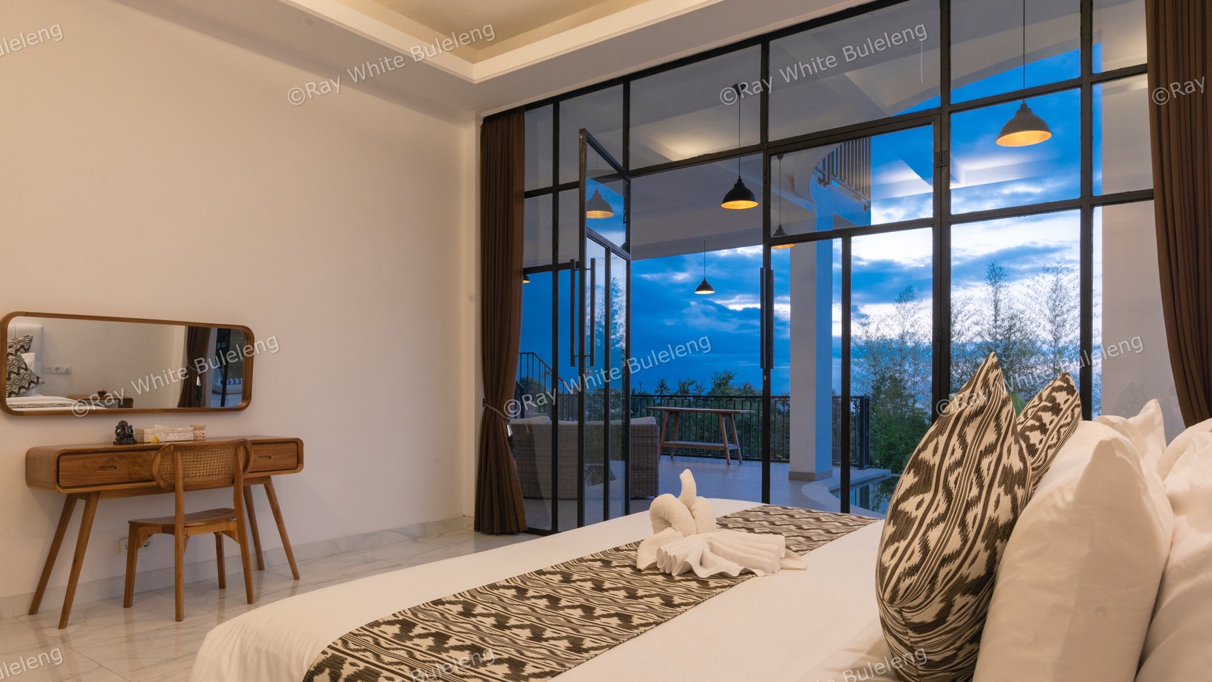 Exclusive Villa With Exquisite Ocean View In Lovina