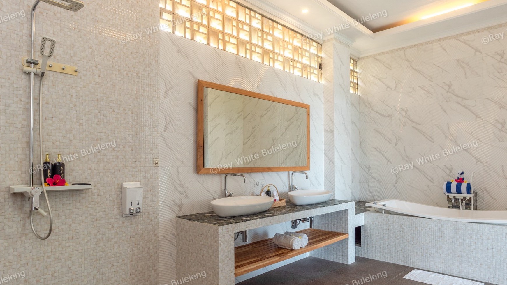 Exclusive Villa With Exquisite Ocean View In Lovina