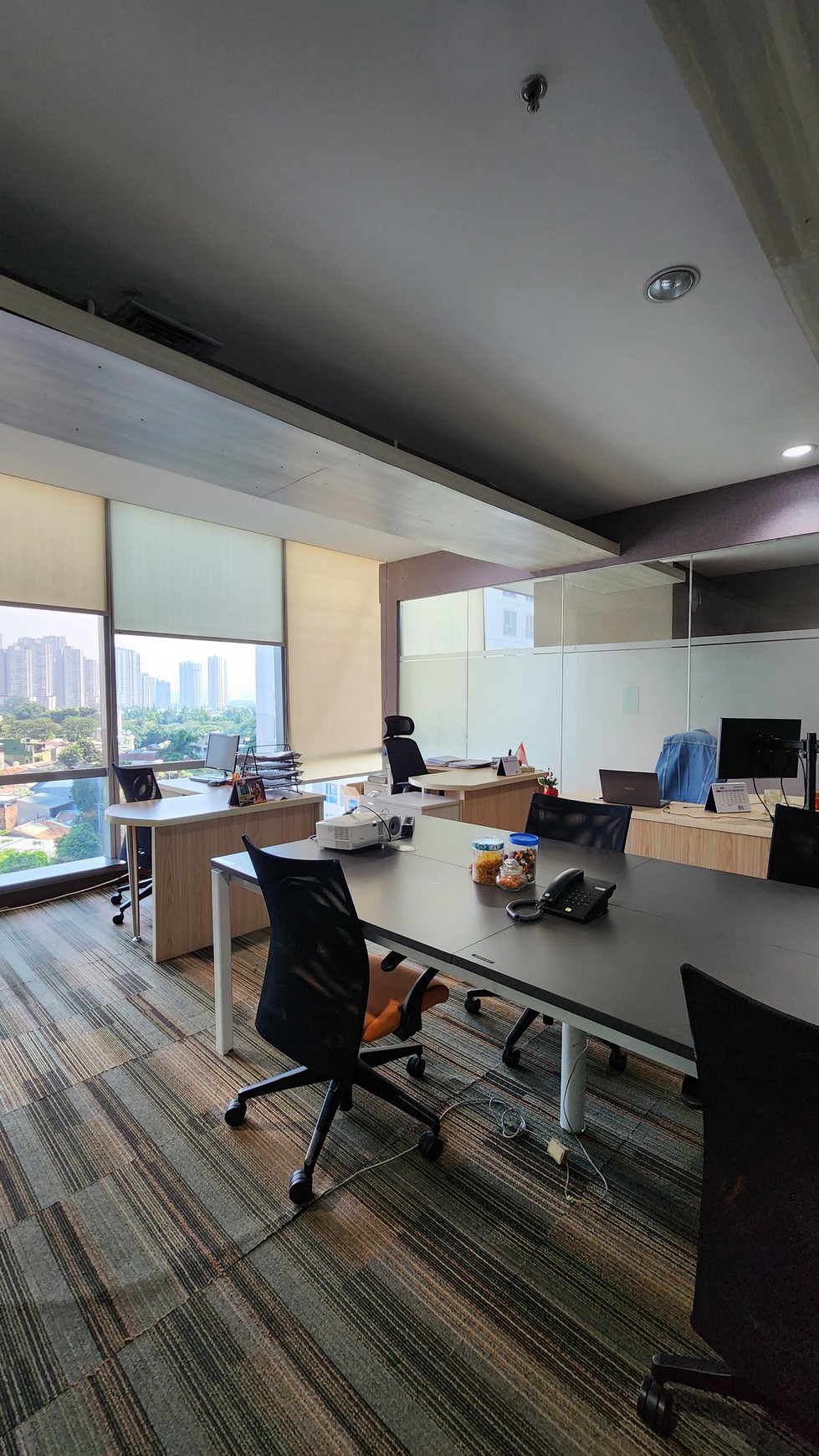 Dijual Cepat! Office Space Fully Furnished di Office 88 @ Kota Kasablanka - Lokasi Strategis, Siap Pakai!
