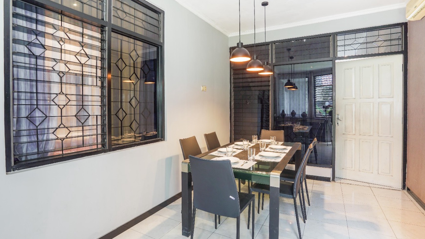 Rumah Full Furnish di Taman Pondok Indah, Wiyung Surabaya