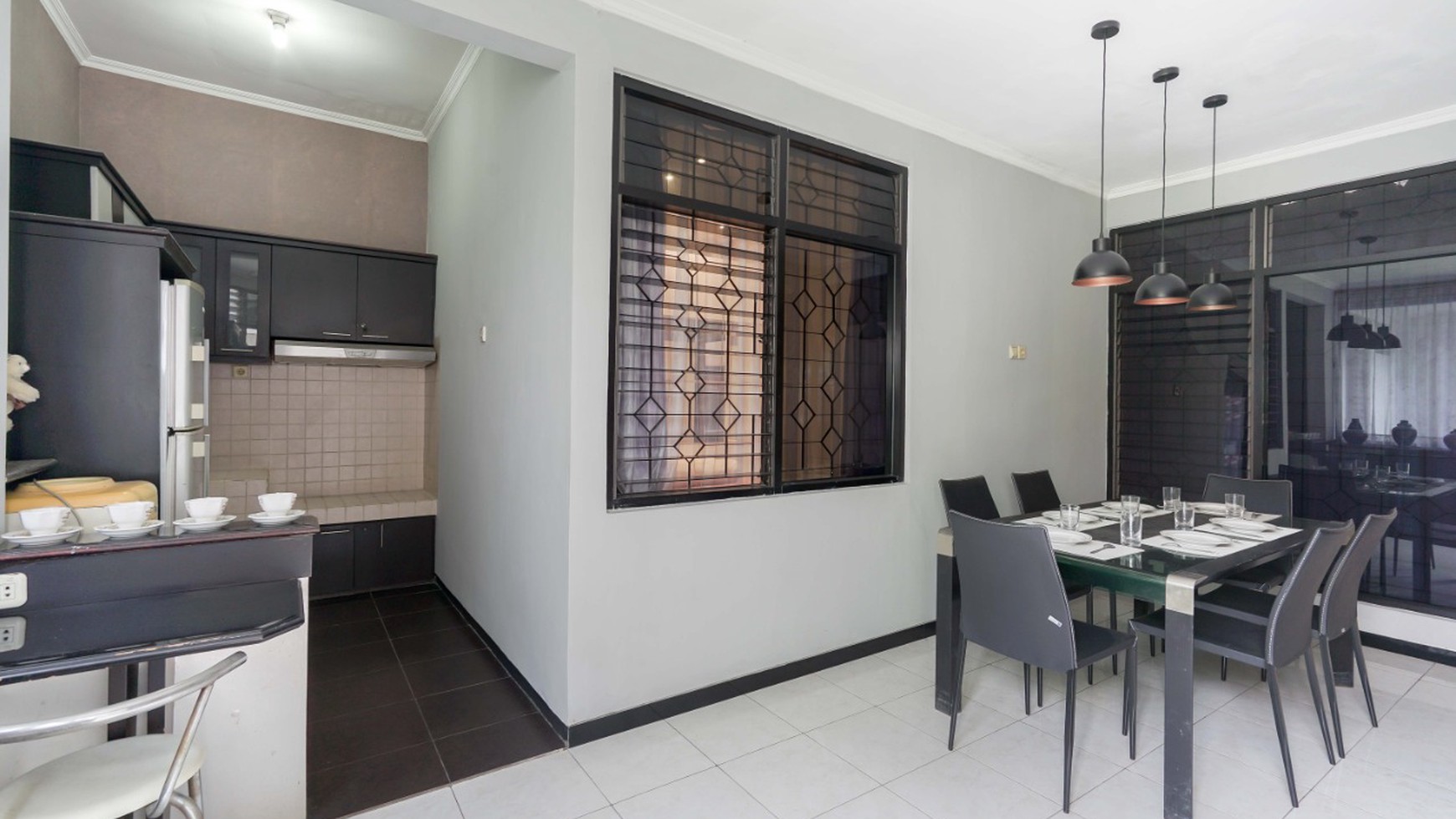 Rumah Dengan Tanah Luas di Taman Pondok Indah, Wiyung Surabaya