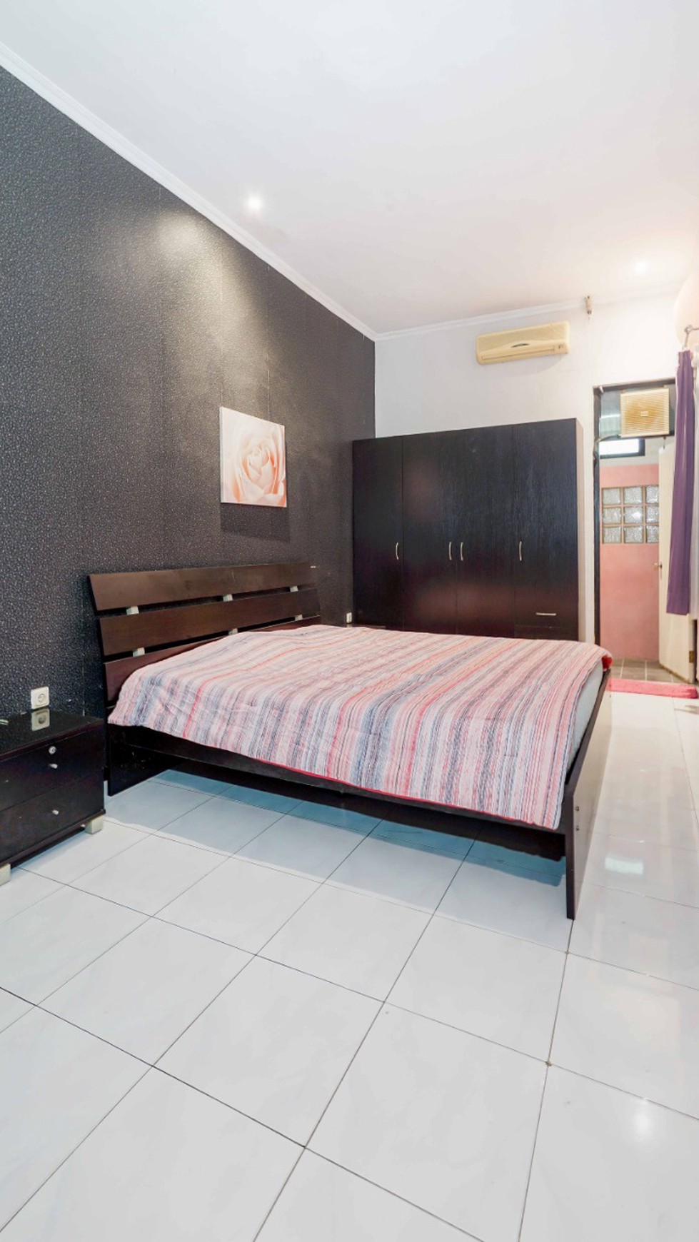 Rumah Dengan Tanah Luas di Taman Pondok Indah, Wiyung Surabaya