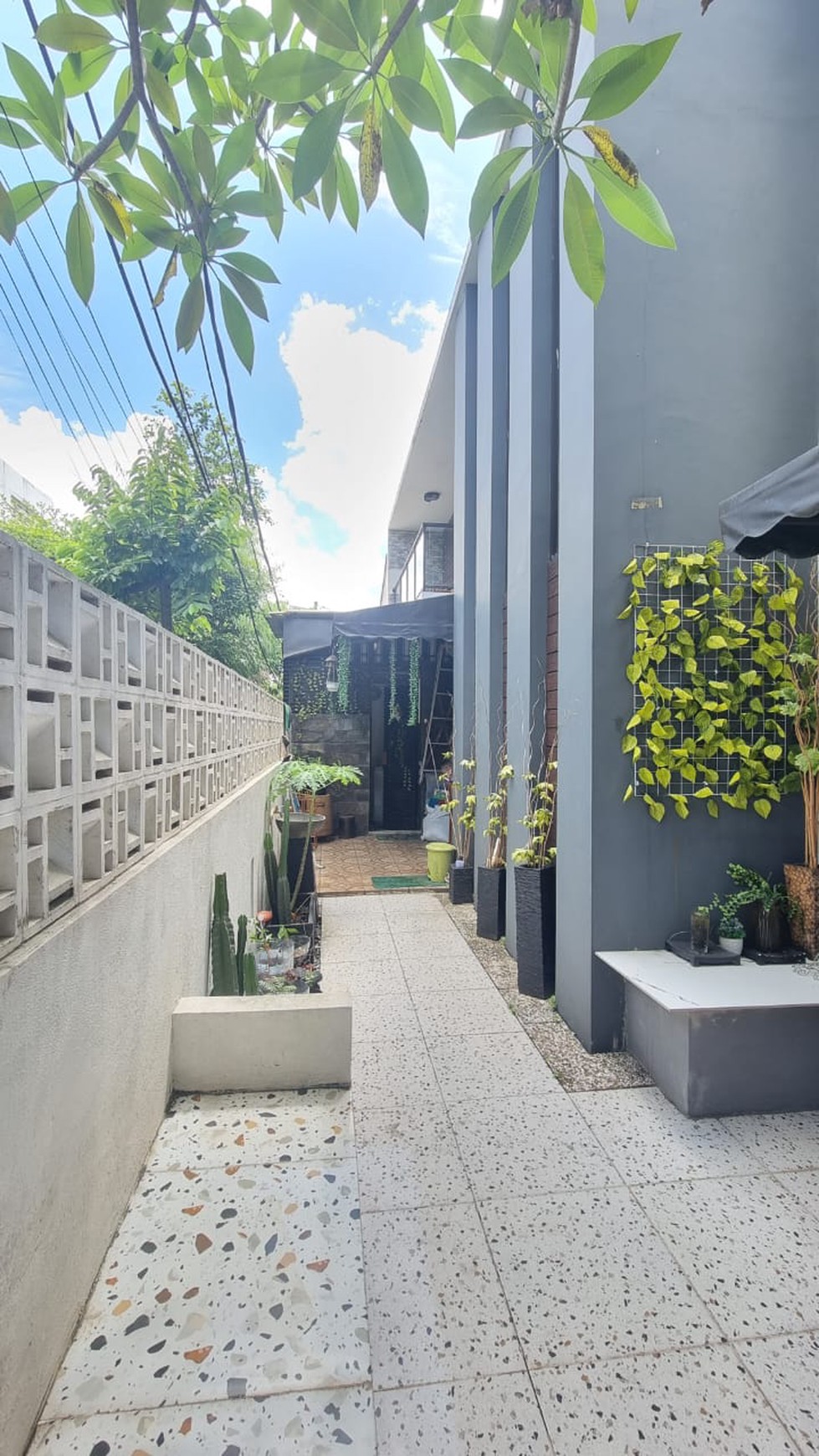 Rumah 2 Lantai Siap Huni dengan Hunian Nyaman dan Asri