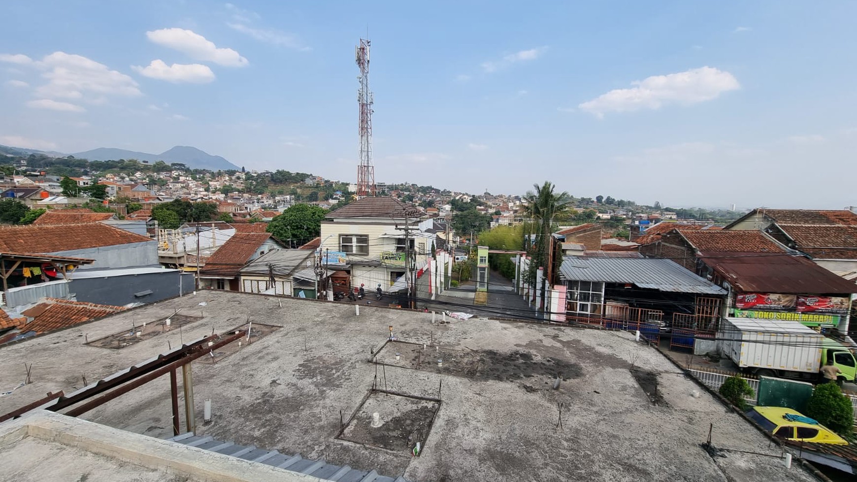 Dijual Ruang Usaha Strategis di Jalan Utama Padasuka Bandung Utara