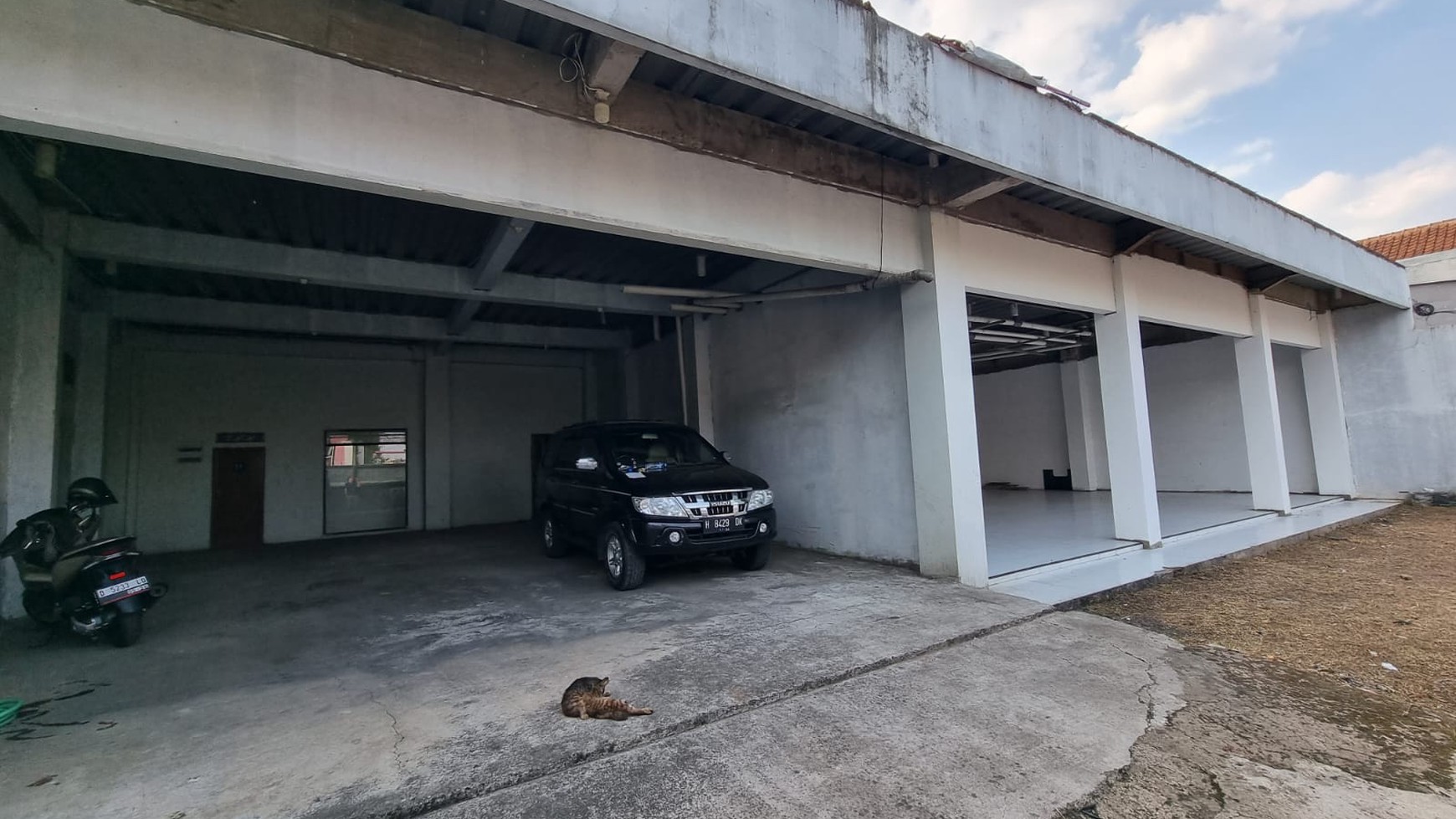 Dijual Ruang Usaha Strategis di Jalan Utama Padasuka Bandung Utara