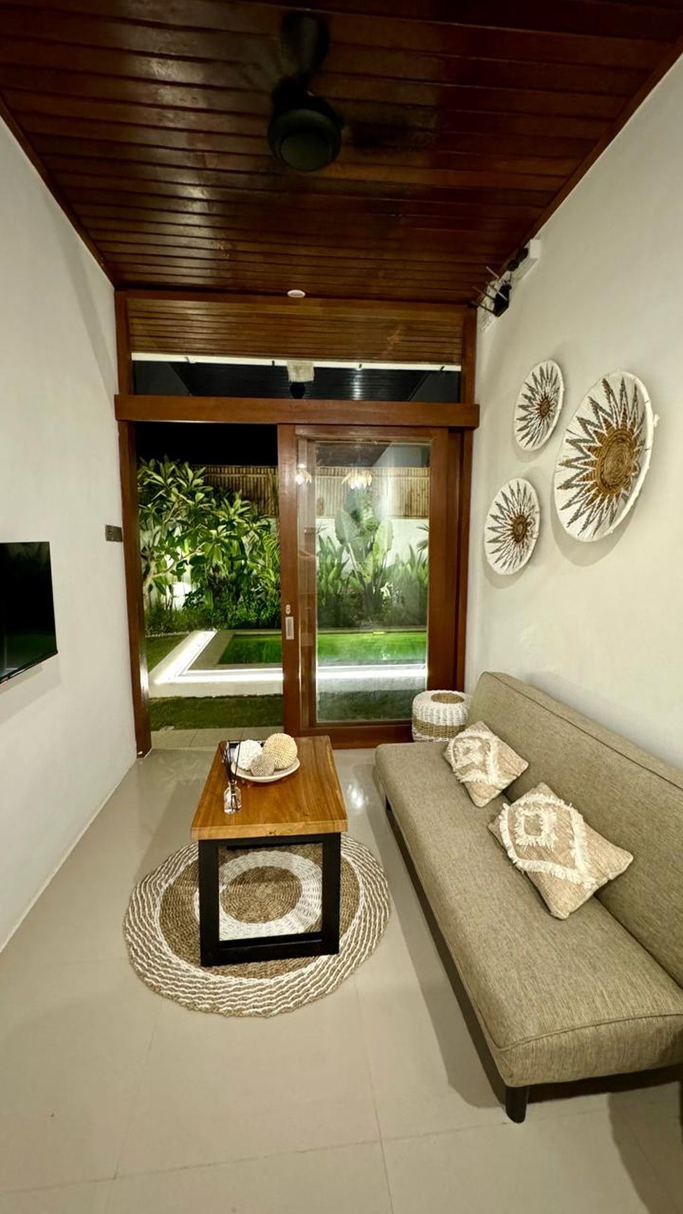WALKING DISTANCE to the Beach! Villa for Lease in Pantai Munggu