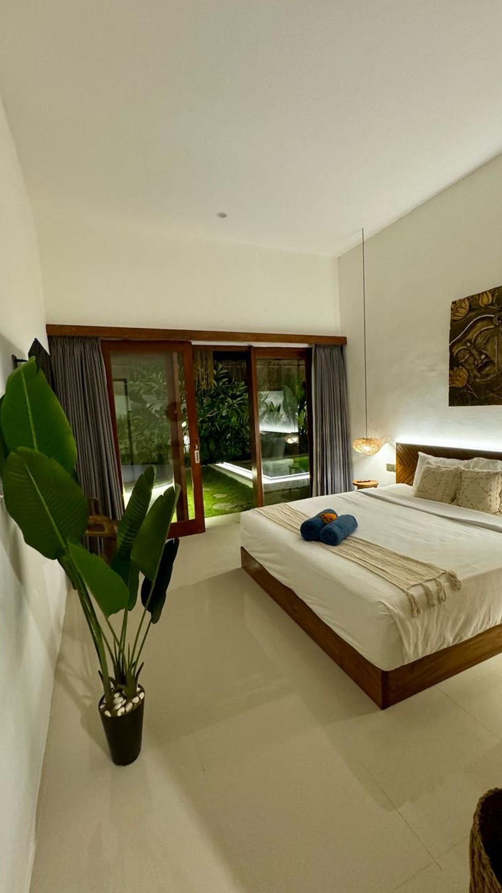 WALKING DISTANCE to the Beach! Villa for Lease in Pantai Munggu
