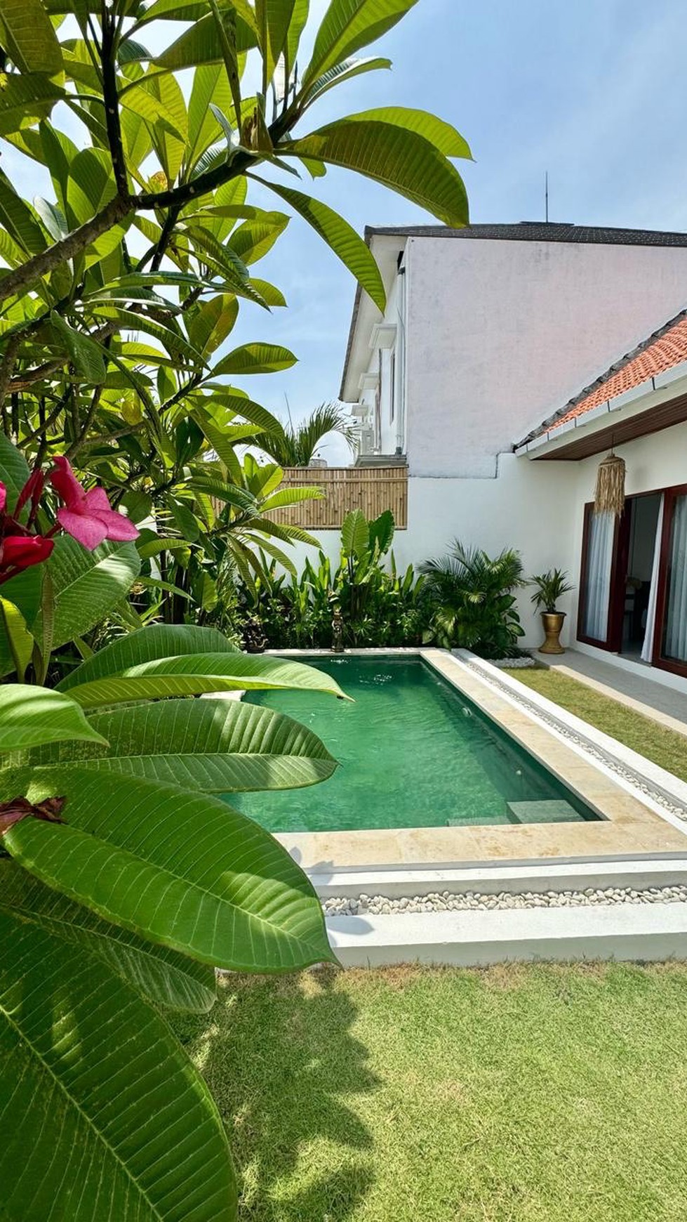 WALKING DISTANCE to the Beach! Villa for Lease in Pantai Munggu