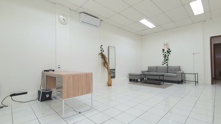 Ruko Sewa lantai 3 saja, Bukit Gading Indah depan Gading Kirana, Kelapa Gading.