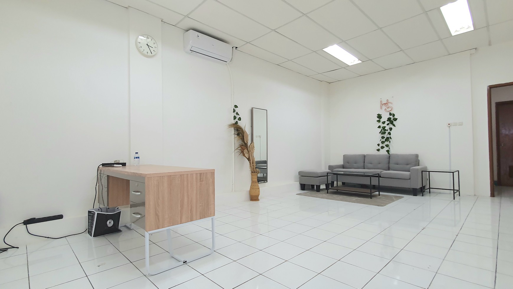 Ruko Sewa lantai 3 saja, Bukit Gading Indah depan Gading Kirana, Kelapa Gading.