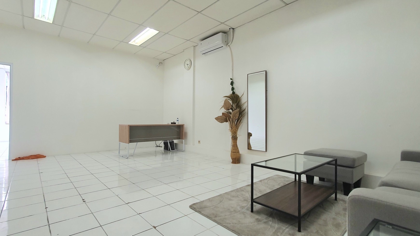 Ruko Sewa lantai 3 saja, Bukit Gading Indah depan Gading Kirana, Kelapa Gading.
