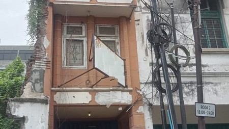Disewakan Ruko 3 lantai di Jl Samudra Surabaya