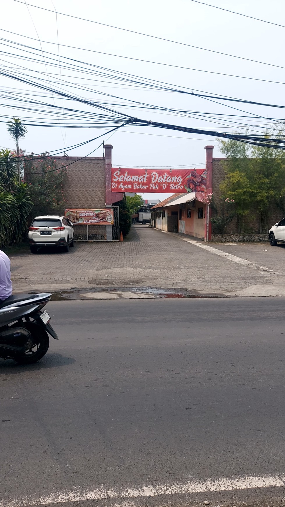 Dijual Cepat Rumah Usaha, SHM, Raya Sedati Agung, Sidoarjo