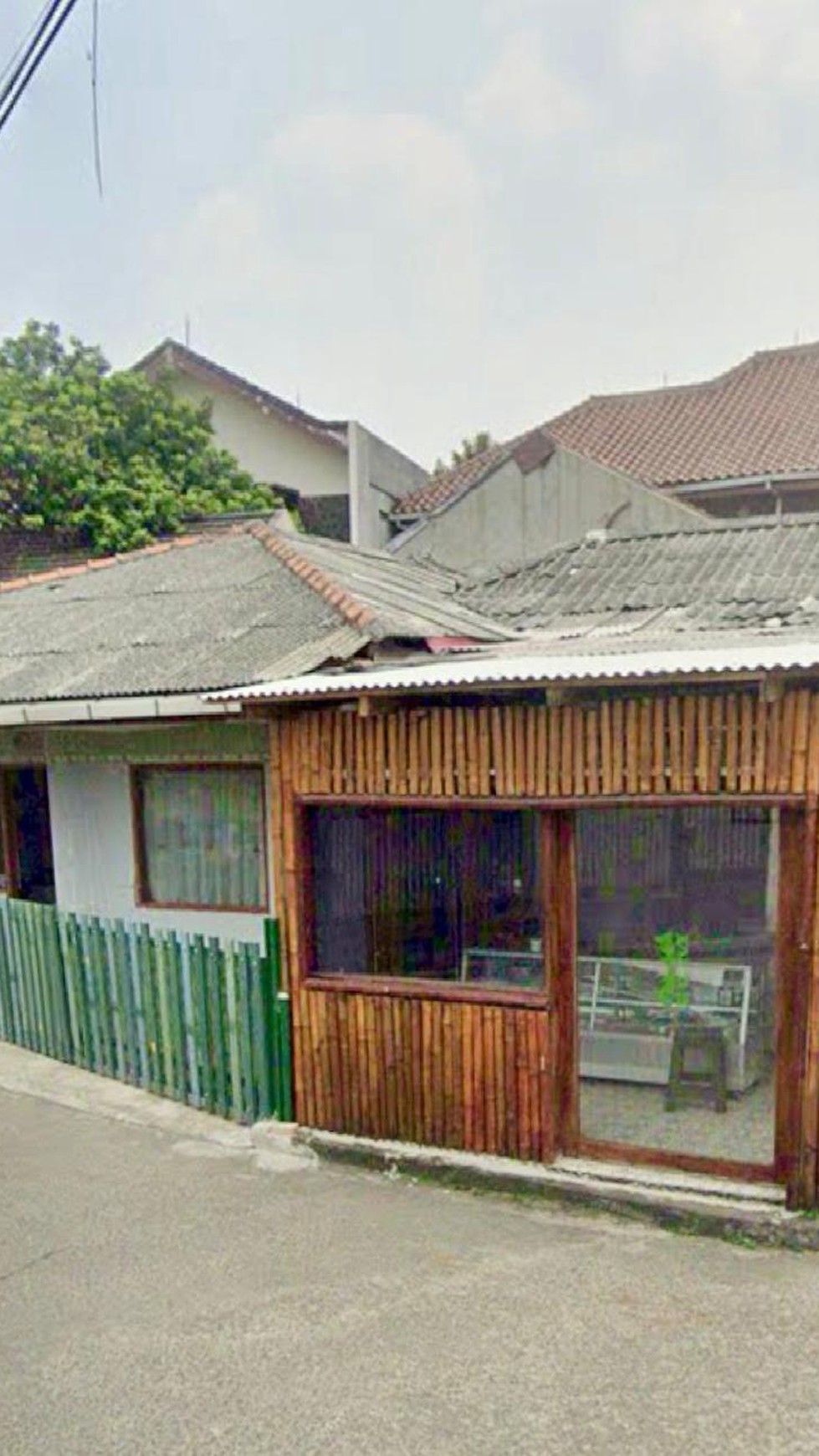 Rumah Hook Luas 168m&#xb2; Strategis di Kelapa Dua Depok Dekat Tol & KRL