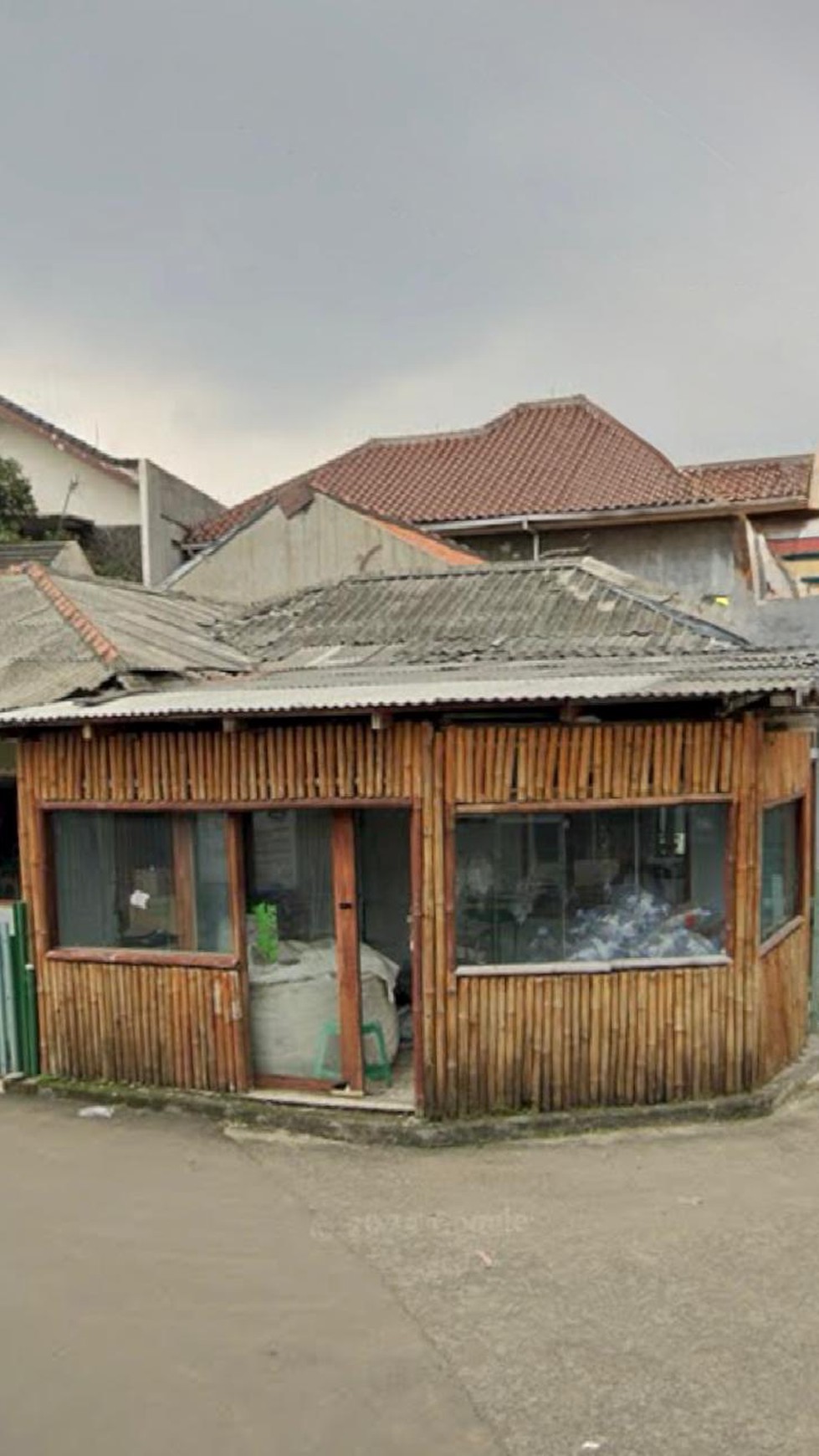 Rumah Hook Luas 168m&#xb2; Strategis di Kelapa Dua Depok Dekat Tol & KRL