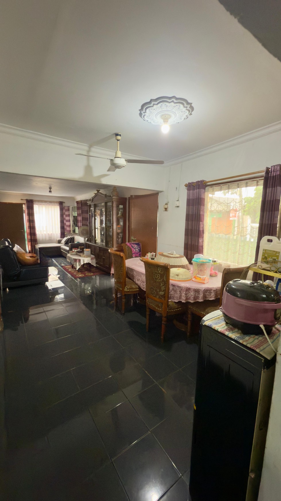 Rumah Hook Luas 168m&#xb2; Strategis di Kelapa Dua Depok Dekat Tol & KRL